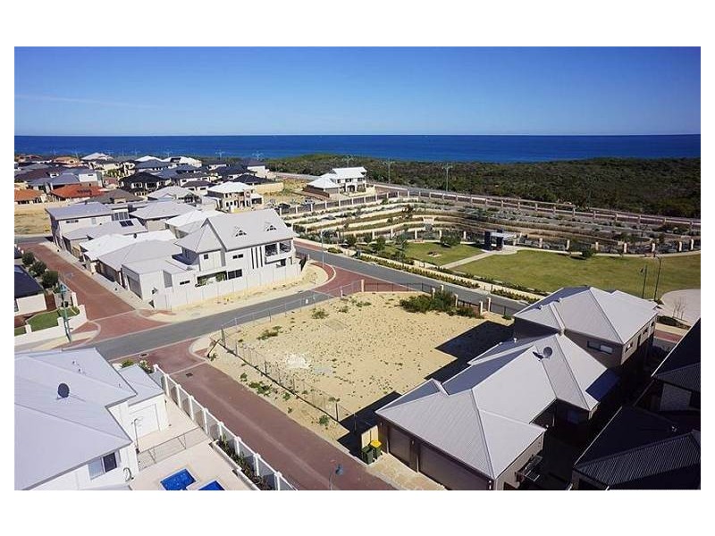 14 Pattaya Gardens, Iluka WA 6028