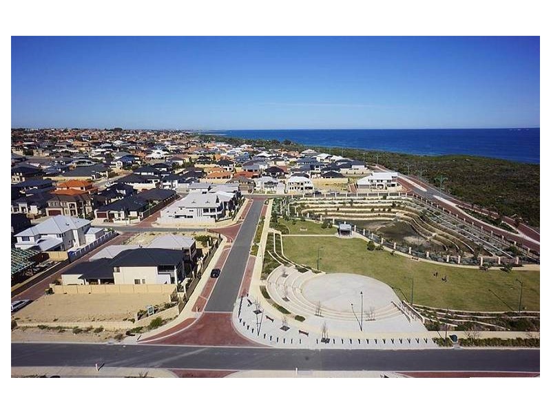 14 Pattaya Gardens, Iluka WA 6028