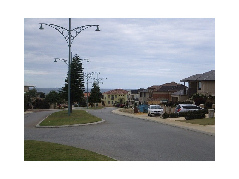 44 Silver Sands Drive, Iluka WA 6028