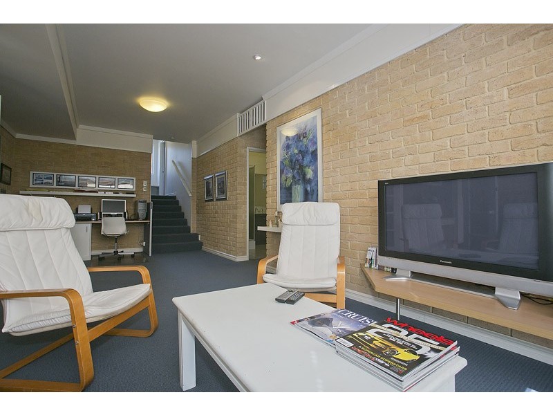 95 Colonial Circle, Gnangara WA 6077