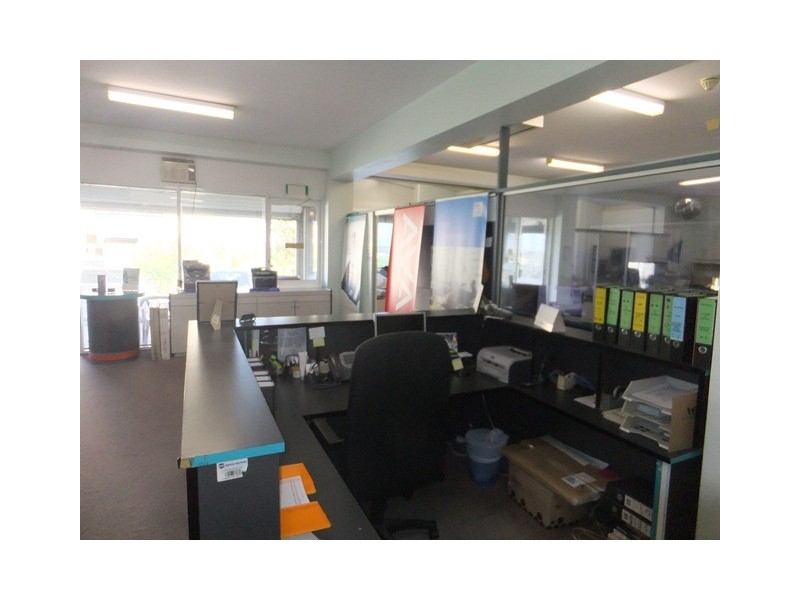 1/32 Buckingham Drive, Wangara WA 6065