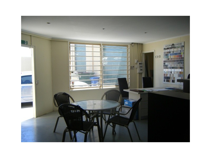 4/6B Baretta Road, Wangara WA 6065