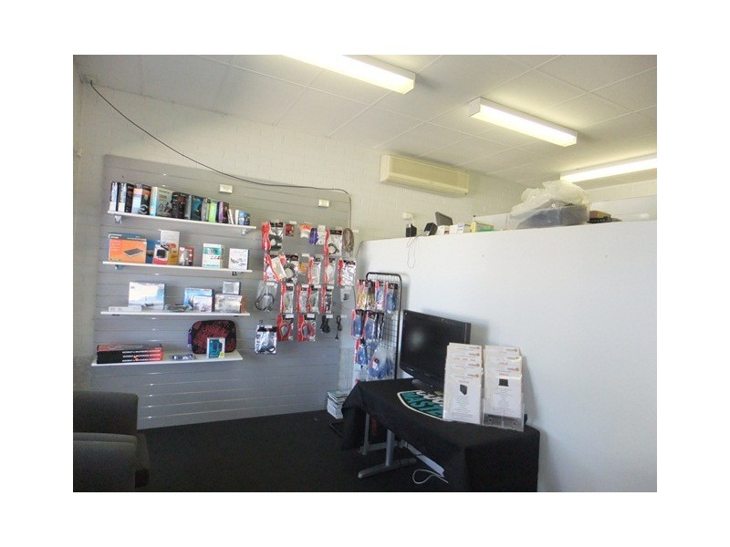 2/4 Alexander Road, Padbury WA 6025