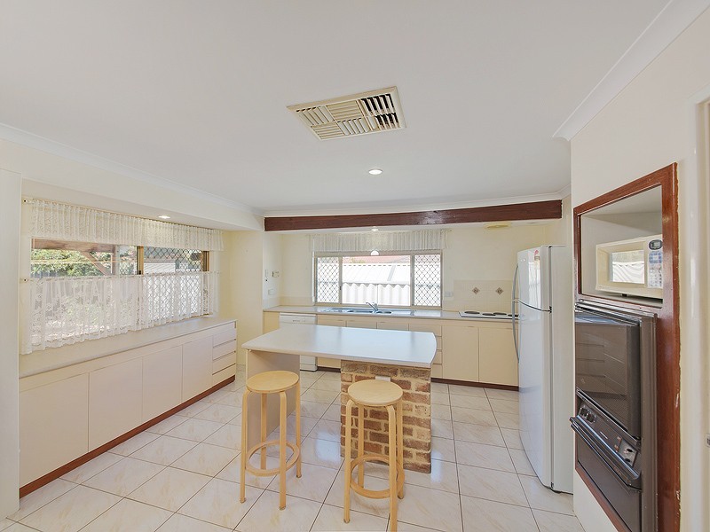 22 Catrine Court, Kingsley WA 6026