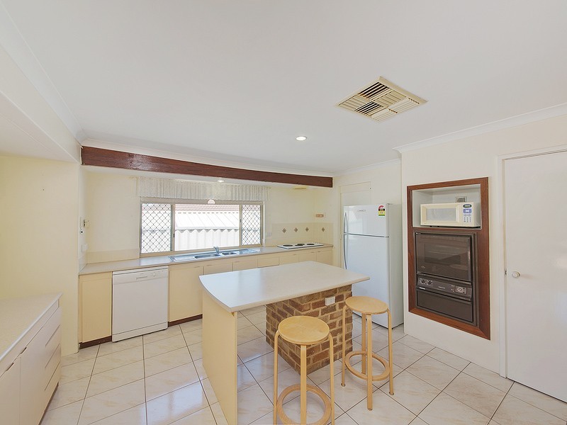 22 Catrine Court, Kingsley WA 6026