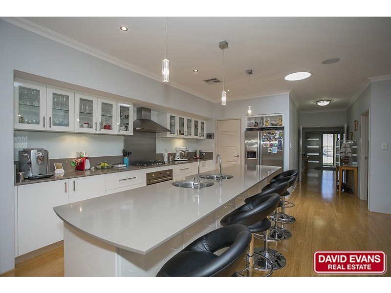 12 Chalkwell Bend, Landsdale WA 6065