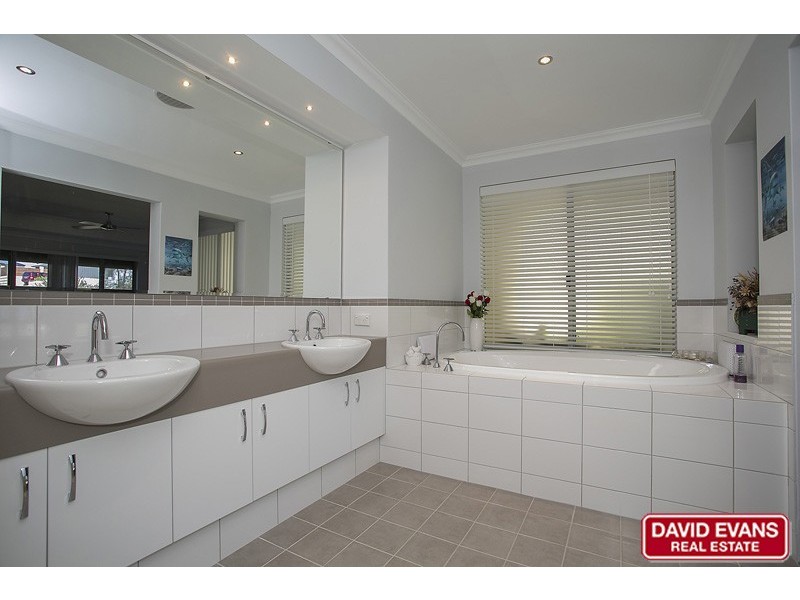 12 Chalkwell Bend, Landsdale WA 6065