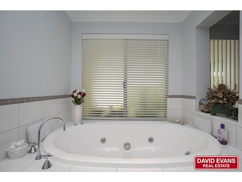 12 Chalkwell Bend, Landsdale WA 6065