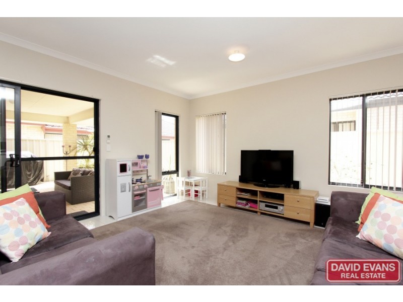 4 Viking Way, Darch WA 6065