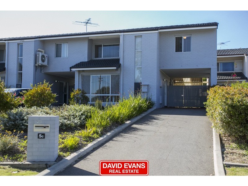 5C Brecknock Way, Girrawheen WA 6064