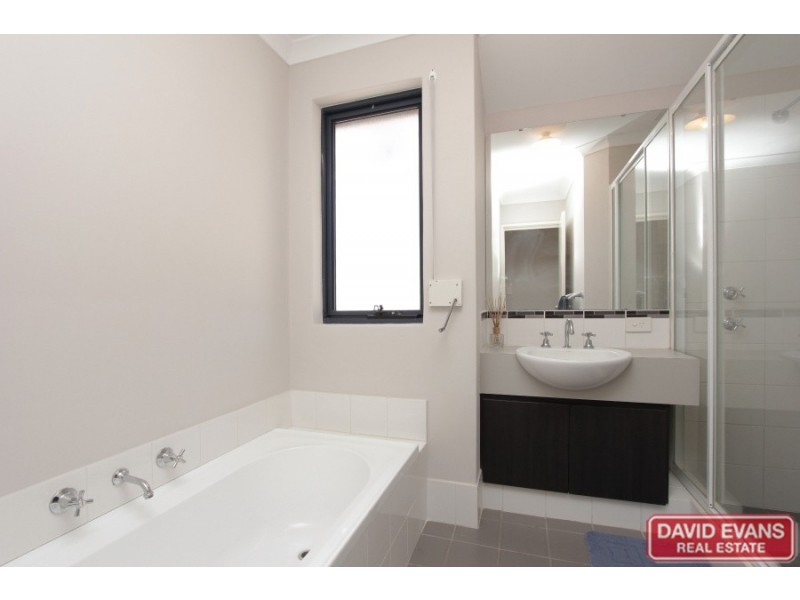 28A Hellfire Drive, Darch WA 6065