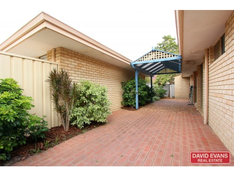 4 Carinda Place, Alexander Heights WA 6064