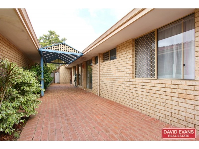 4 Carinda Place, Alexander Heights WA 6064