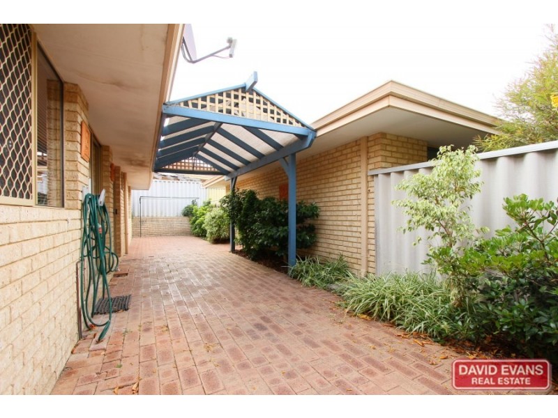 4 Carinda Place, Alexander Heights WA 6064