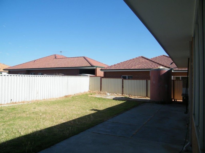 15 Carisbrook Loop, Hocking WA 6065
