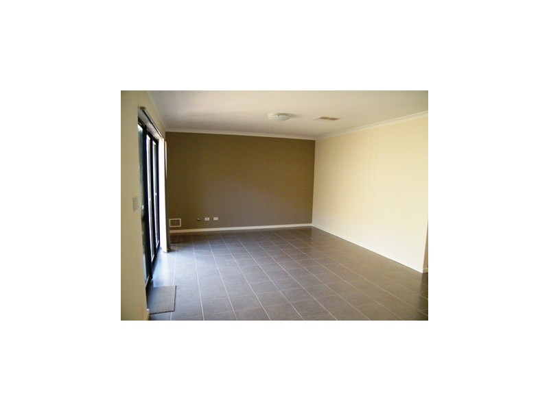 9 Peebles Cross, Sinagra WA 6065