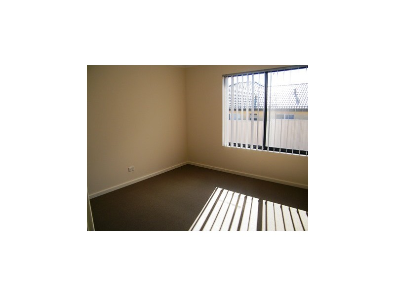 9 Peebles Cross, Sinagra WA 6065