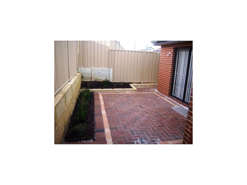 9 Peebles Cross, Sinagra WA 6065