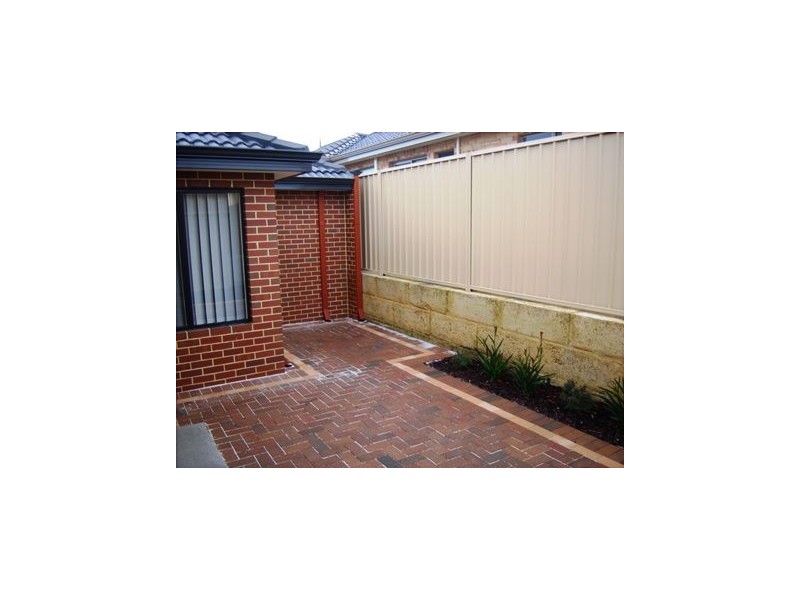 9 Peebles Cross, Sinagra WA 6065