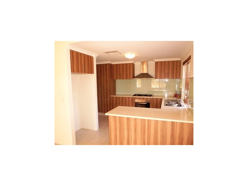 15 Koroit Way, Aveley WA 6069