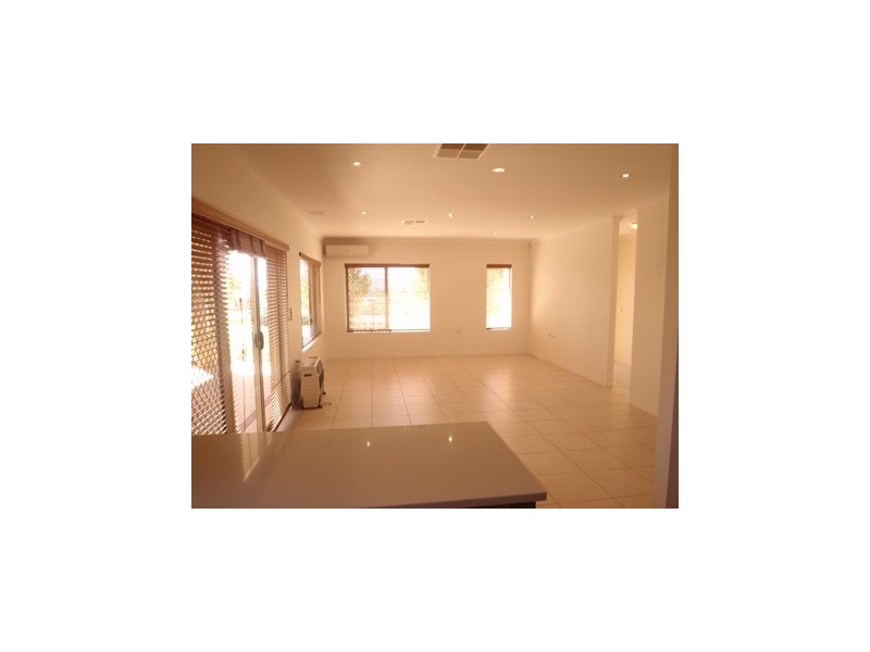 15 Koroit Way, Aveley WA 6069