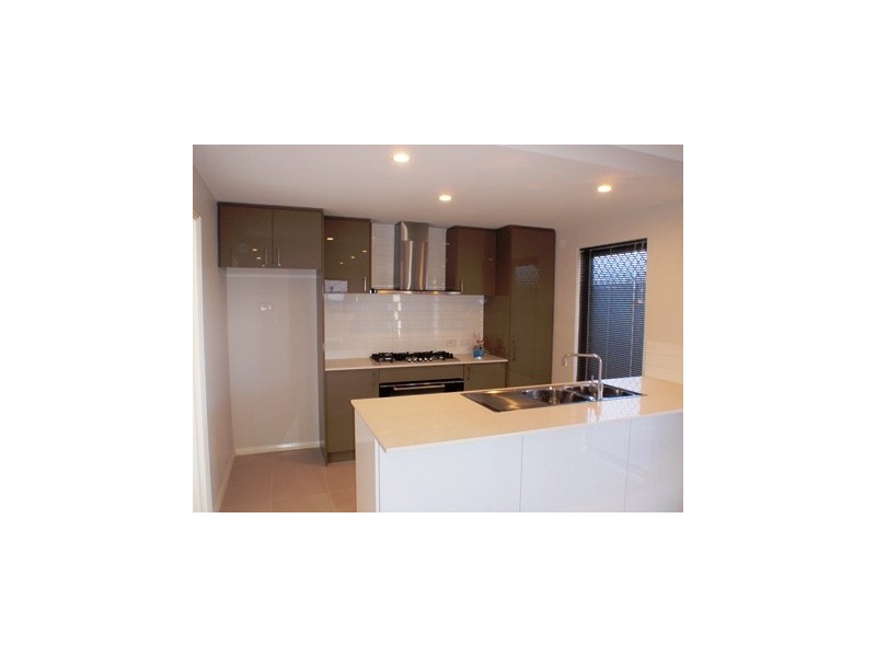 4 Tranquility Crescent, Aveley WA 6069