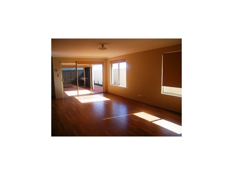 15 Rhoeo Outlook, Sinagra WA 6065