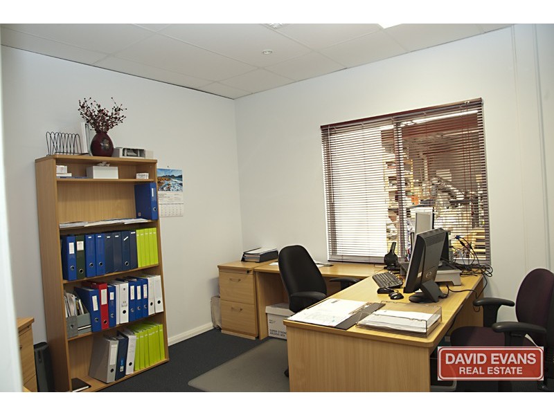 1/6 Bombardier Road, Wangara WA 6065