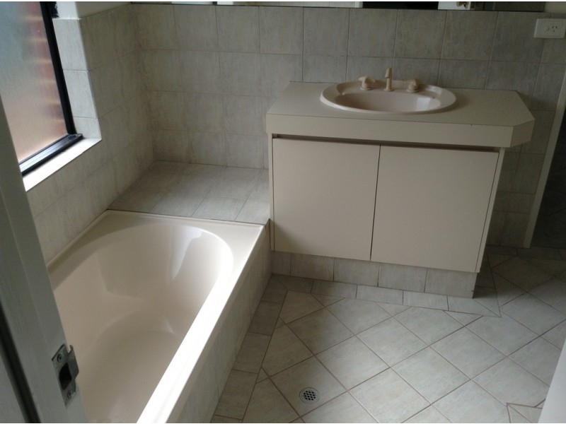 1 Shelter Cove, Banksia Grove WA 6031