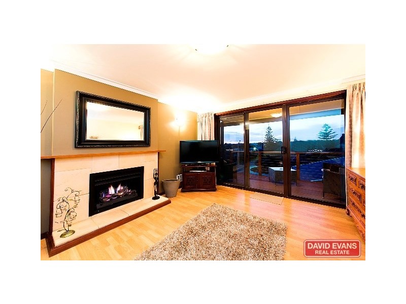 24 Gnobar Way, Mullaloo WA 6027