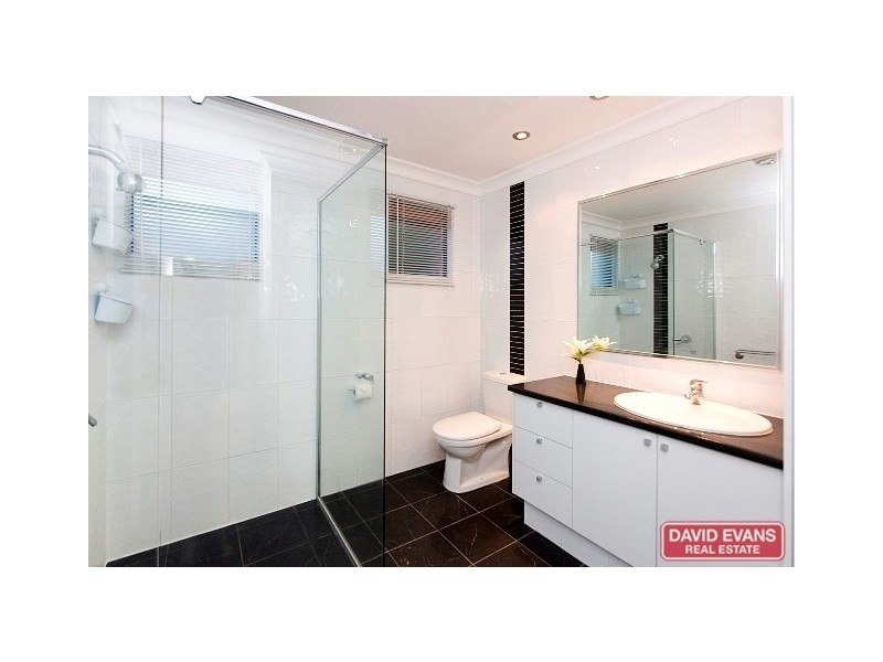 24 Gnobar Way, Mullaloo WA 6027