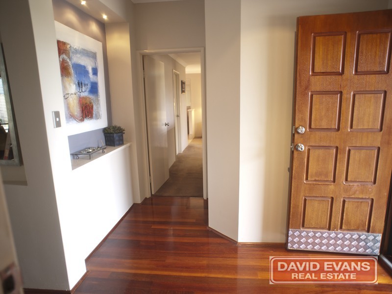 18 Kirkcaldy Terrace, Hocking WA 6065