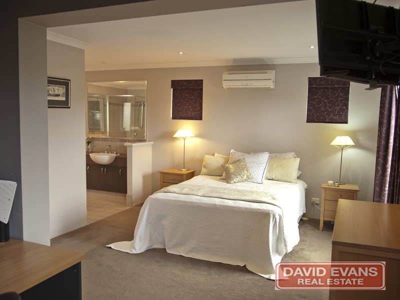 18 Kirkcaldy Terrace, Hocking WA 6065