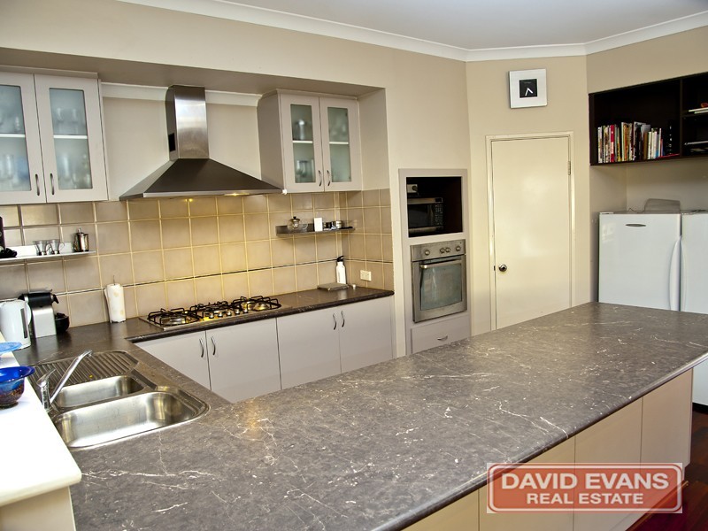 18 Kirkcaldy Terrace, Hocking WA 6065