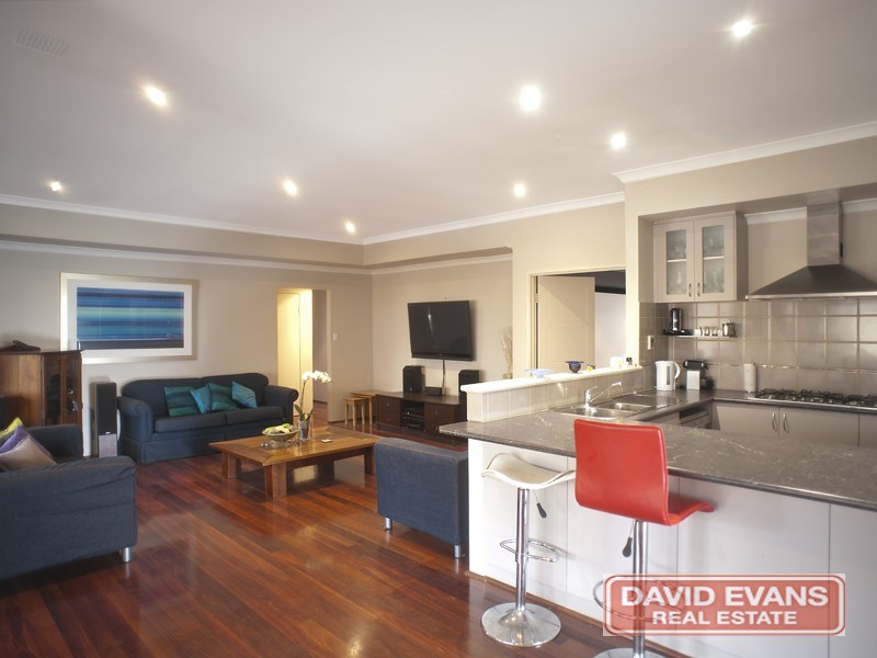 18 Kirkcaldy Terrace, Hocking WA 6065