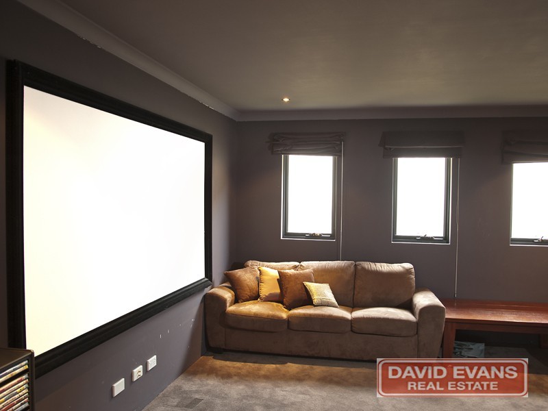 18 Kirkcaldy Terrace, Hocking WA 6065