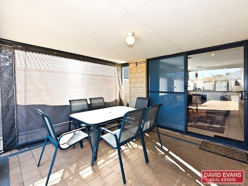 15 Watkins Loop, Tapping WA 6065