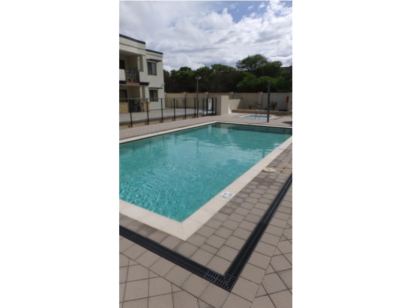 6/5 Eastleigh Loop, Currambine WA 6028