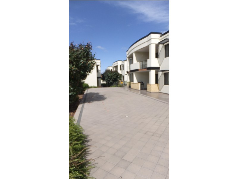 6/5 Eastleigh Loop, Currambine WA 6028