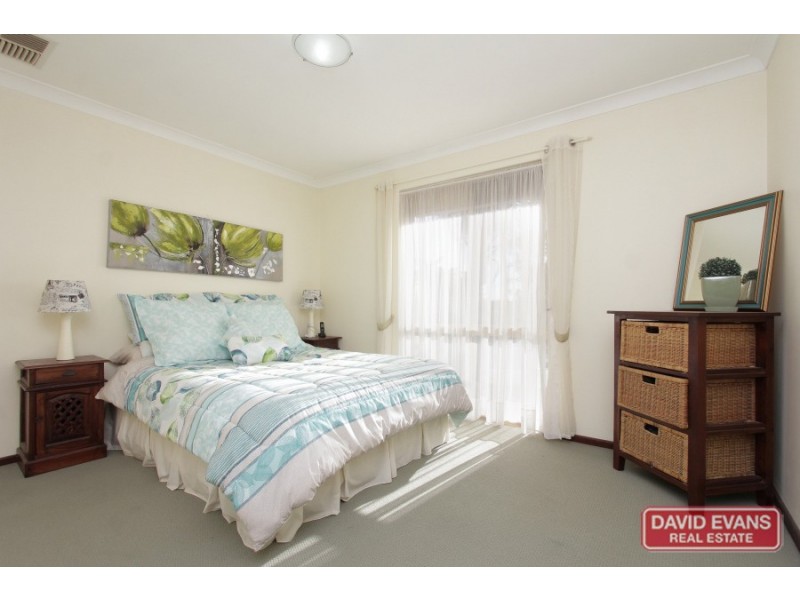 4B Henton Place, Heathridge WA 6027