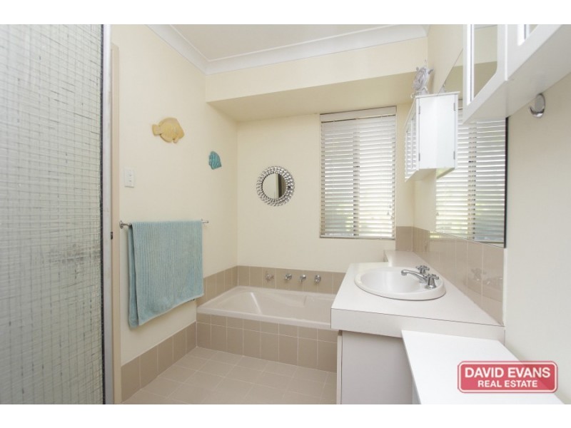 4B Henton Place, Heathridge WA 6027