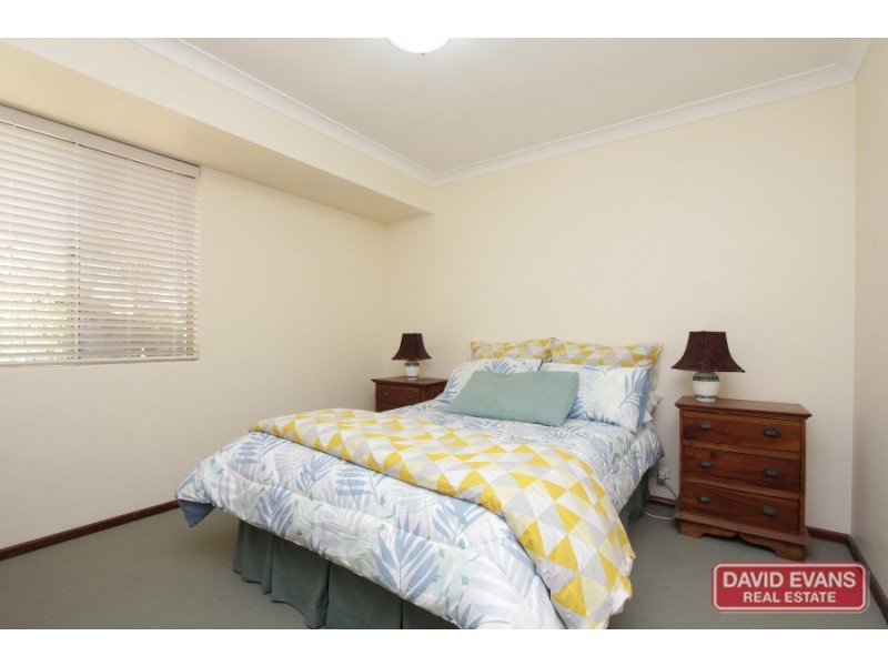 4B Henton Place, Heathridge WA 6027