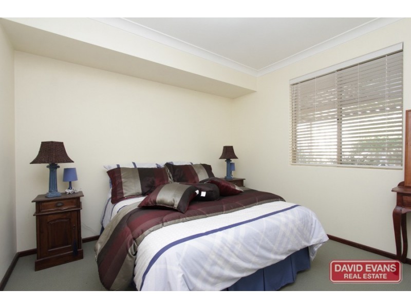 4B Henton Place, Heathridge WA 6027