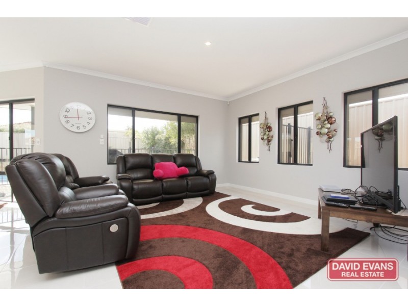 37 Busch Parkway, Pearsall WA 6065