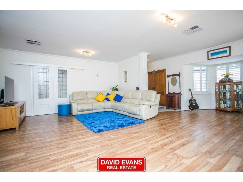 8 Cradle Close, Alexander Heights WA 6064