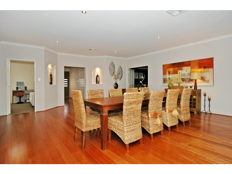 21 Litchfield Cr, Carramar WA 6031