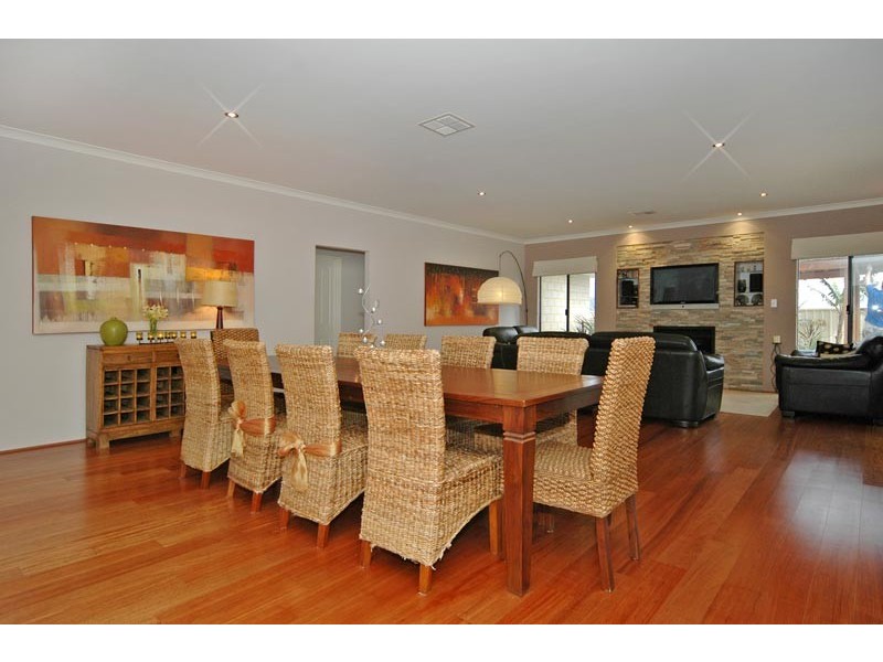 21 Litchfield Cr, Carramar WA 6031