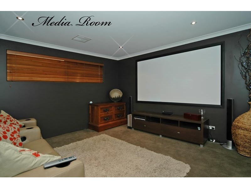 21 Litchfield Cr, Carramar WA 6031