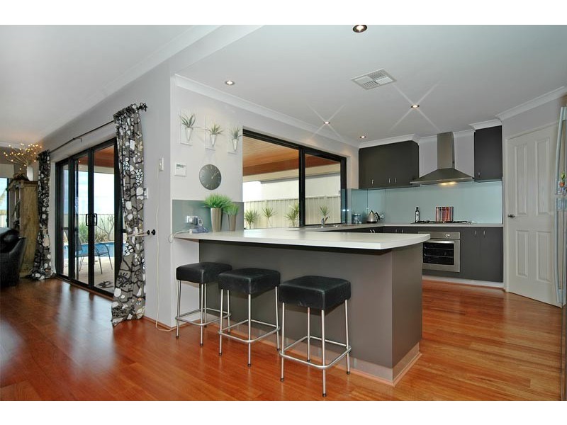 21 Litchfield Cr, Carramar WA 6031