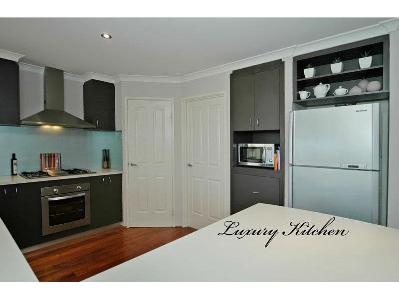 21 Litchfield Cr, Carramar WA 6031